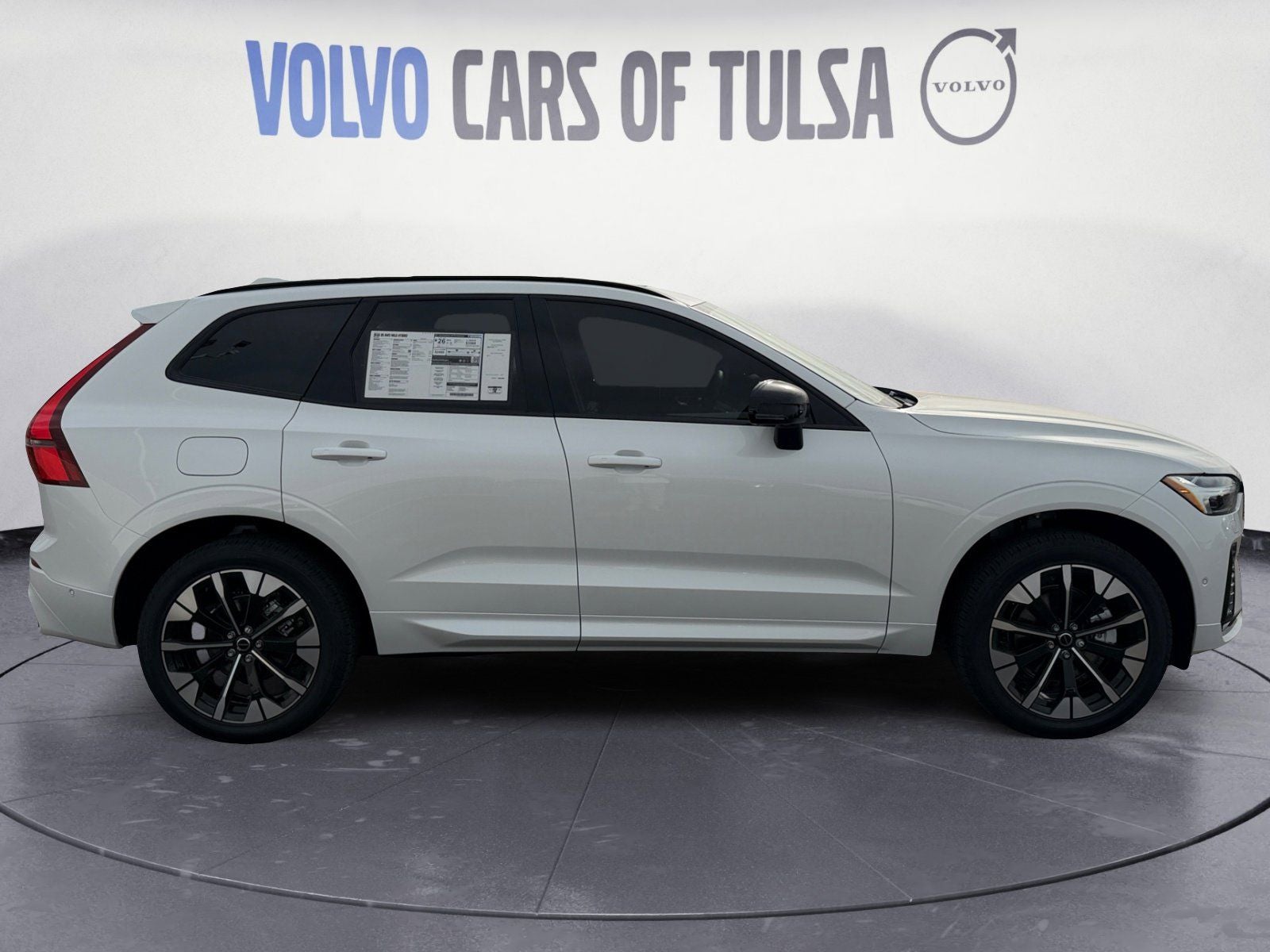 2026 Volvo XC60 B5 Plus