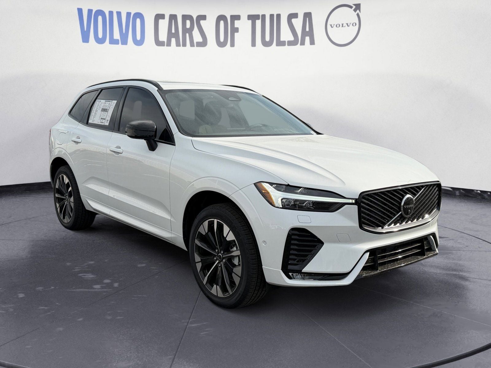 2026 Volvo XC60 B5 Plus