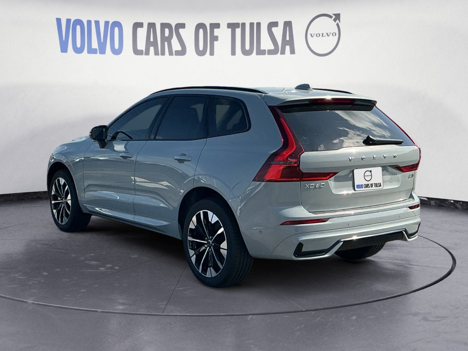 2026 Volvo XC60 B5 Plus
