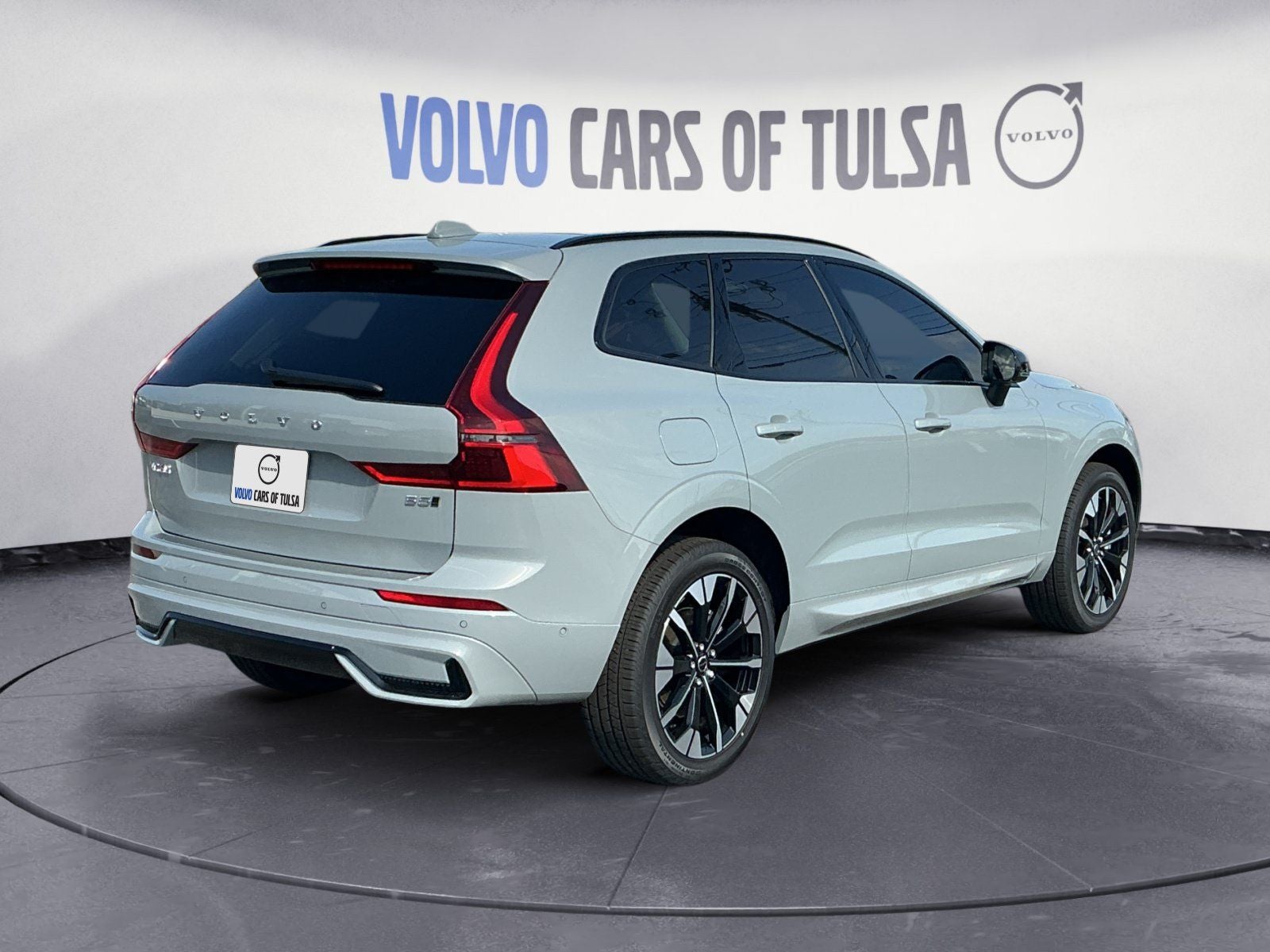 2026 Volvo XC60 B5 Plus
