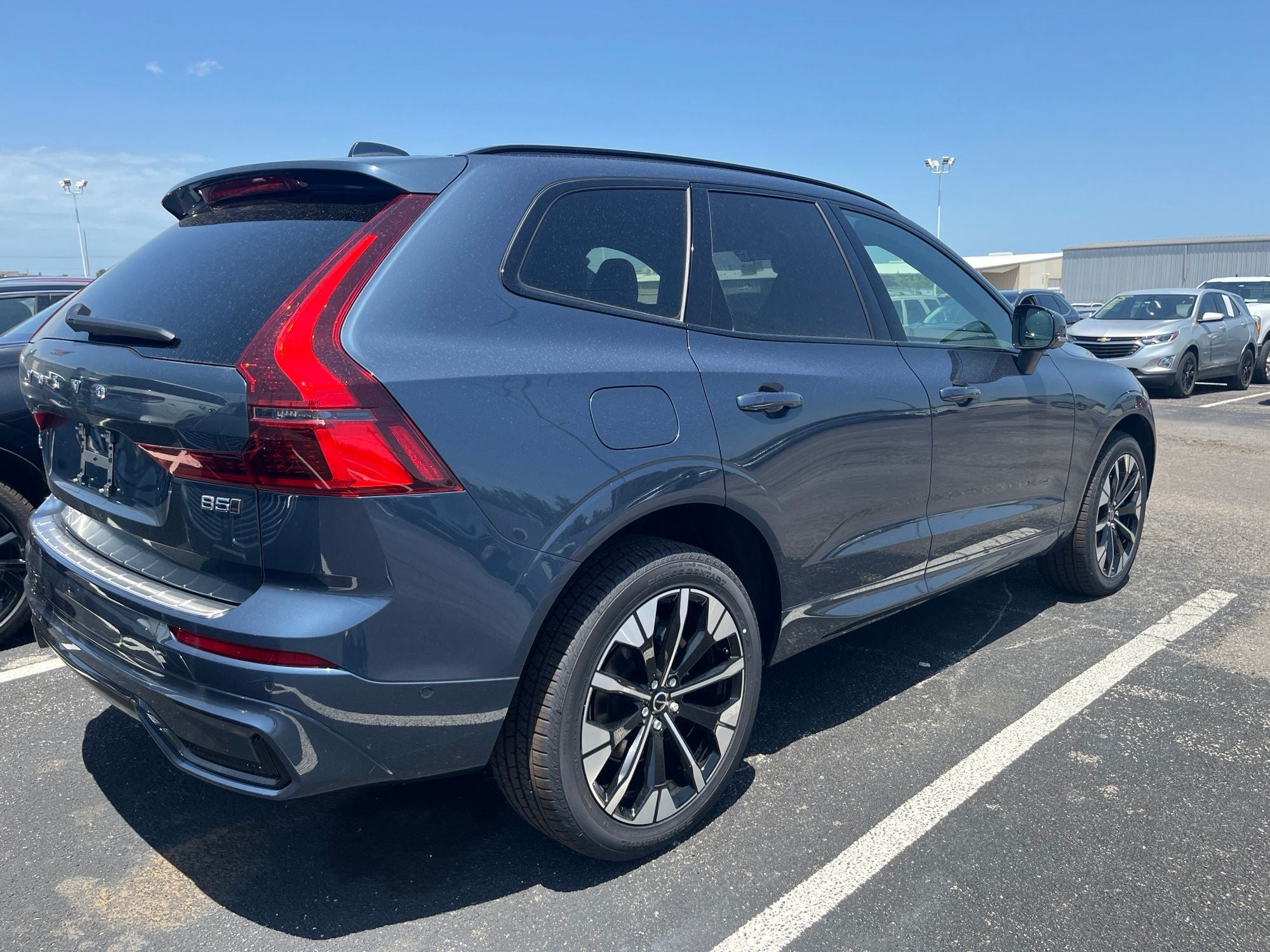 2026 Volvo XC60 B5 Plus