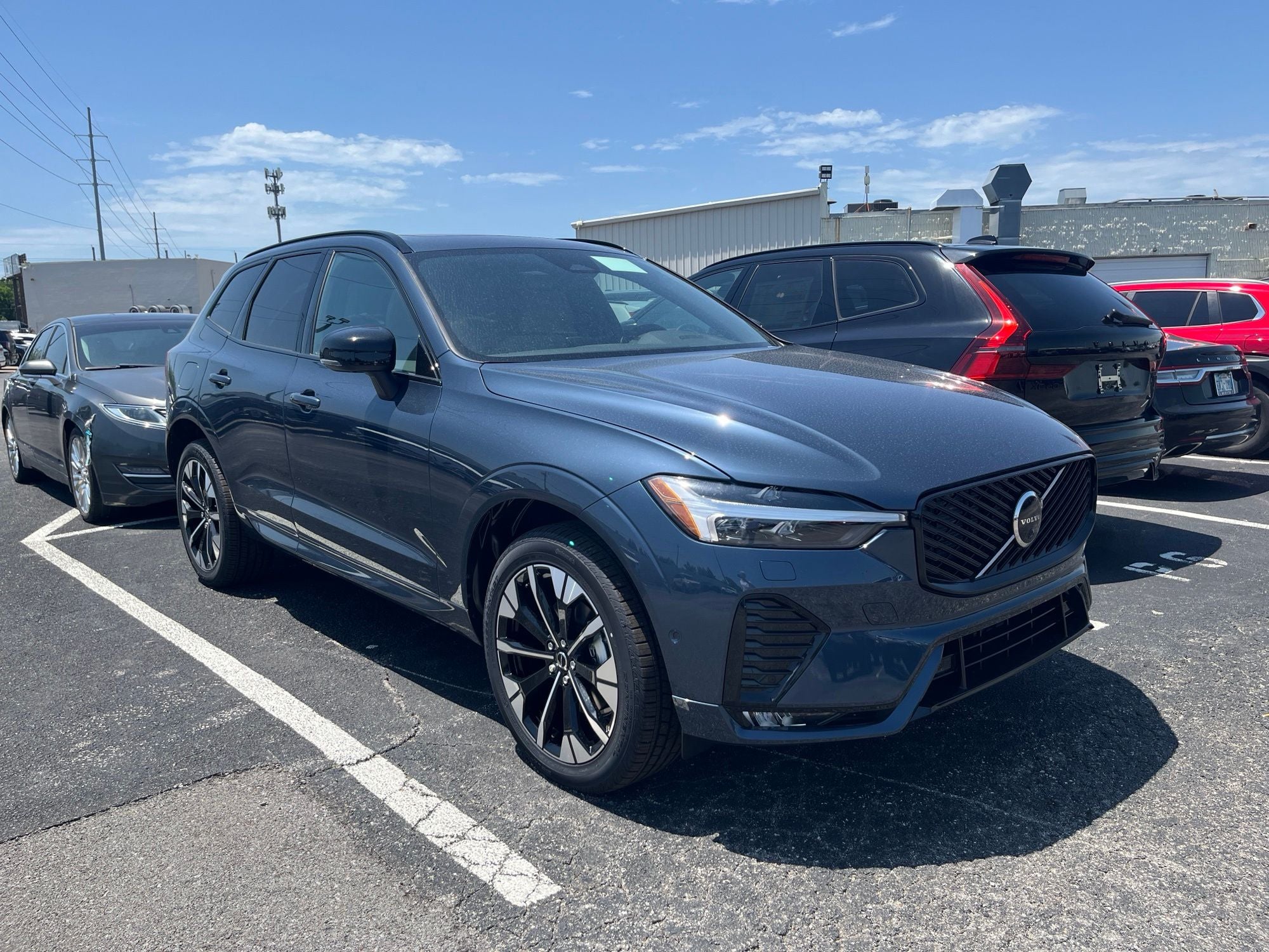 2026 Volvo XC60 B5 Plus