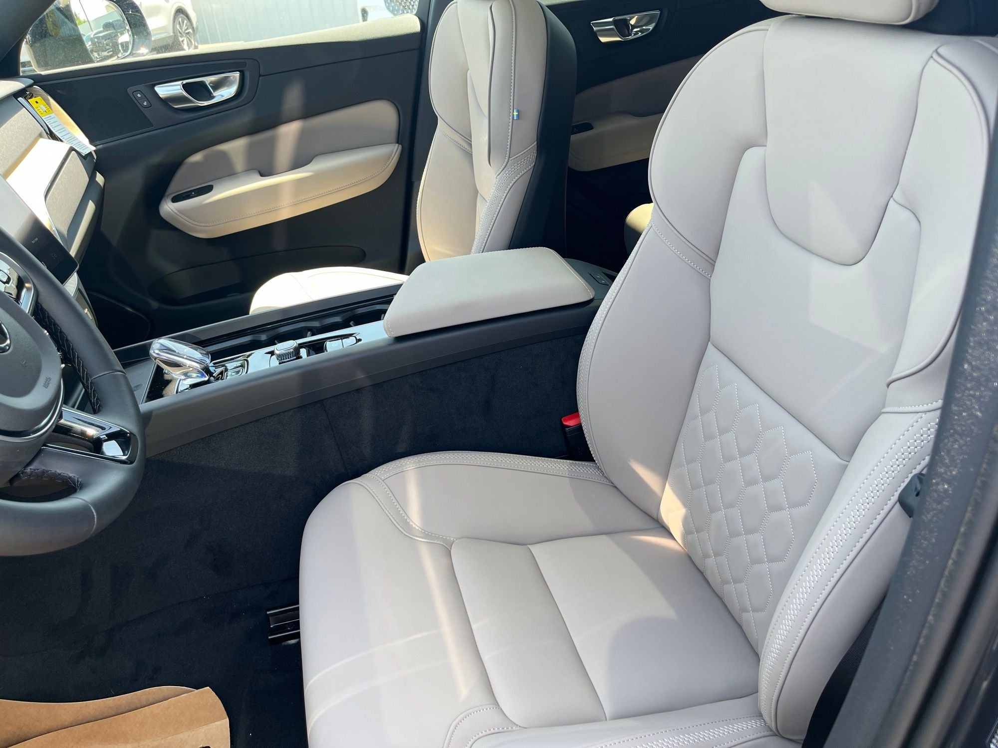 2026 Volvo XC60 B5 Plus