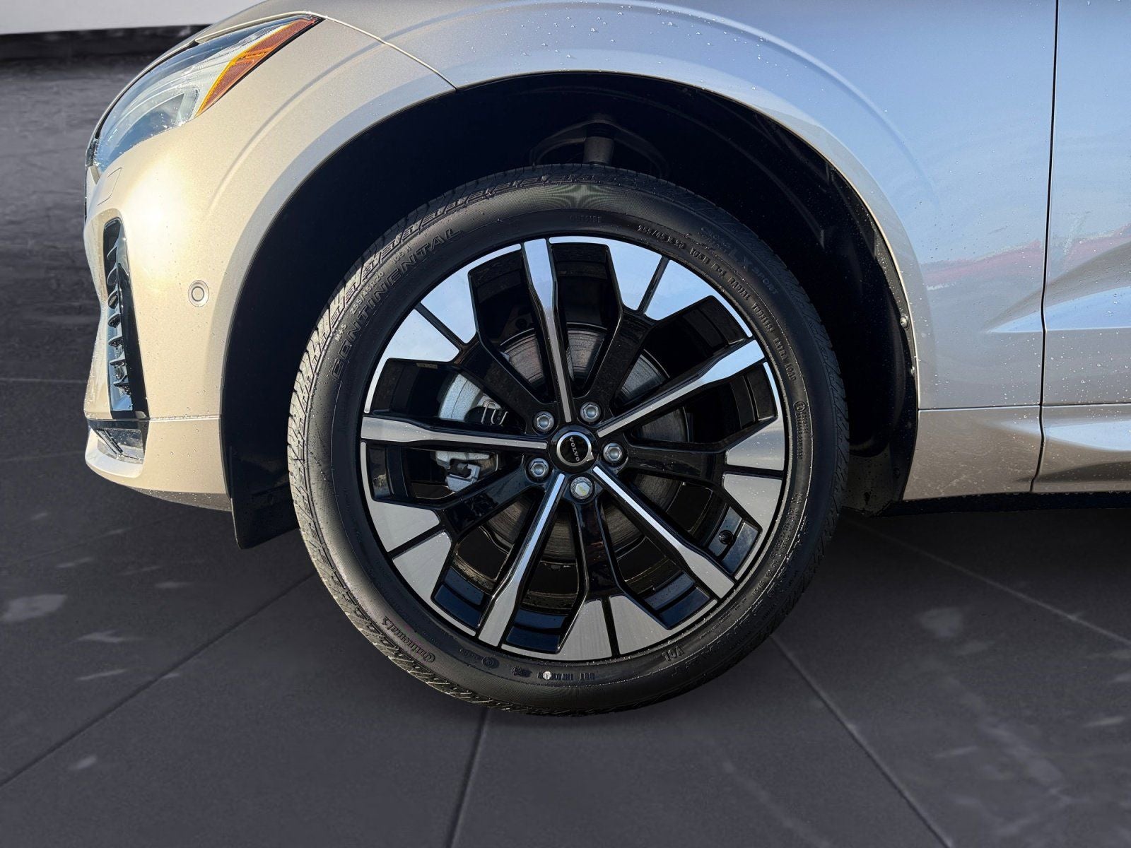 2026 Volvo XC60 B5 Plus