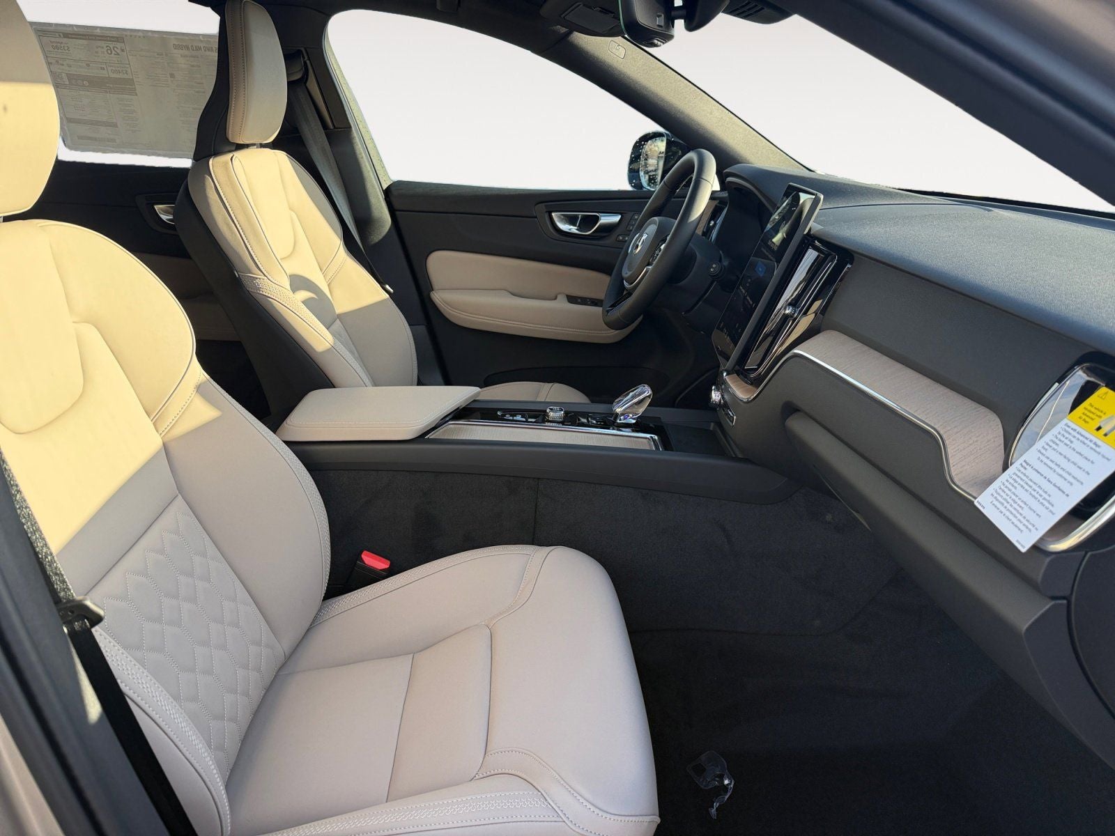 2026 Volvo XC60 B5 Plus