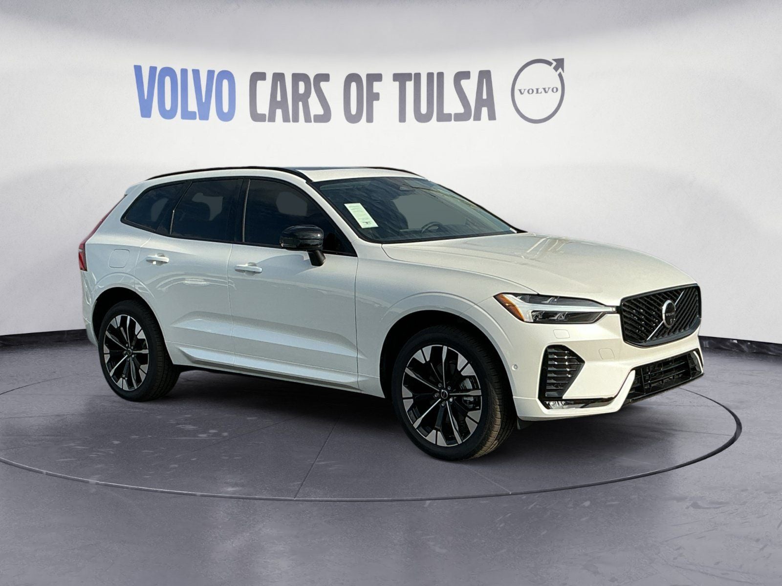 2026 Volvo XC60 B5 Plus