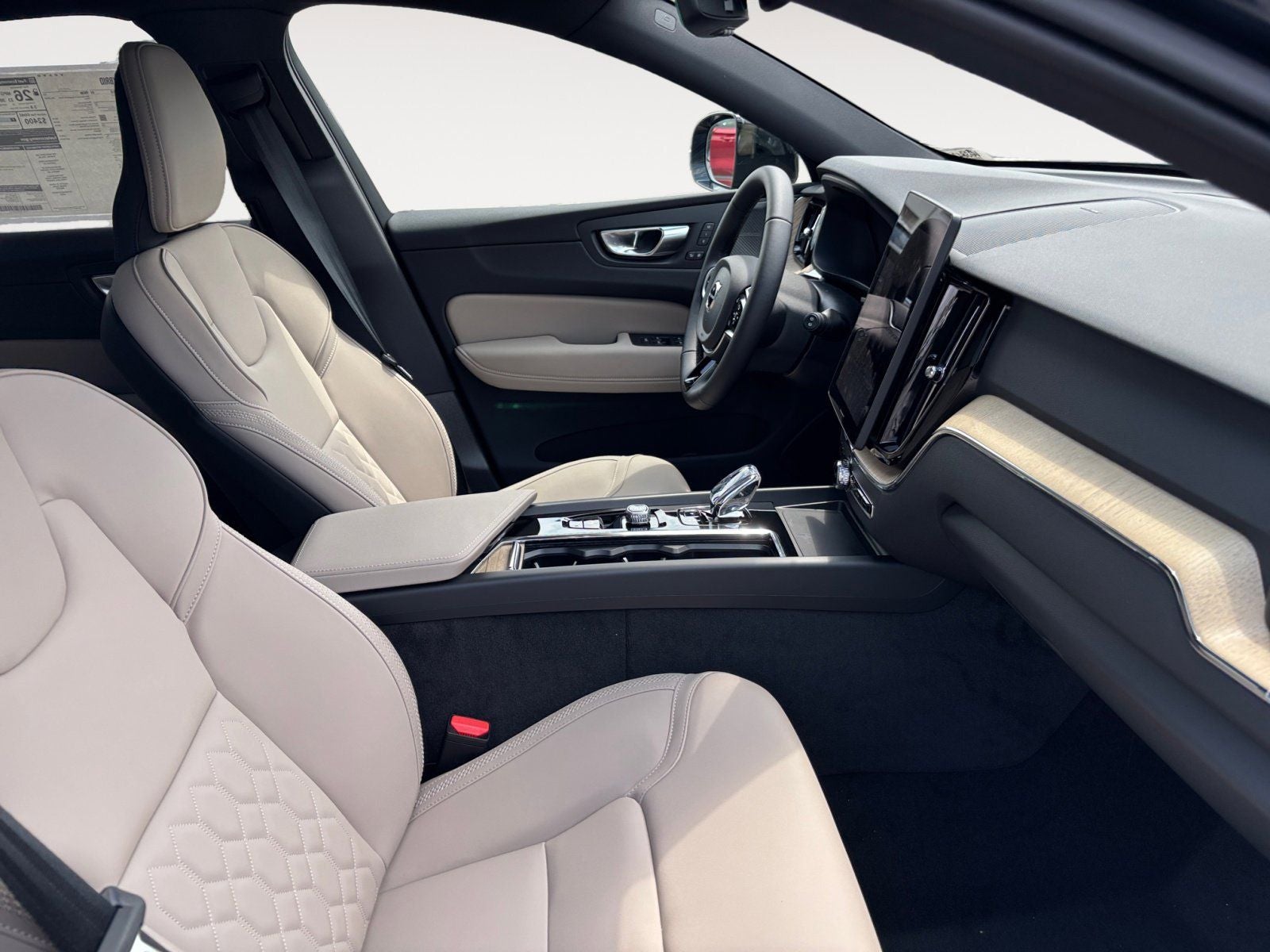 2026 Volvo XC60 B5 Plus