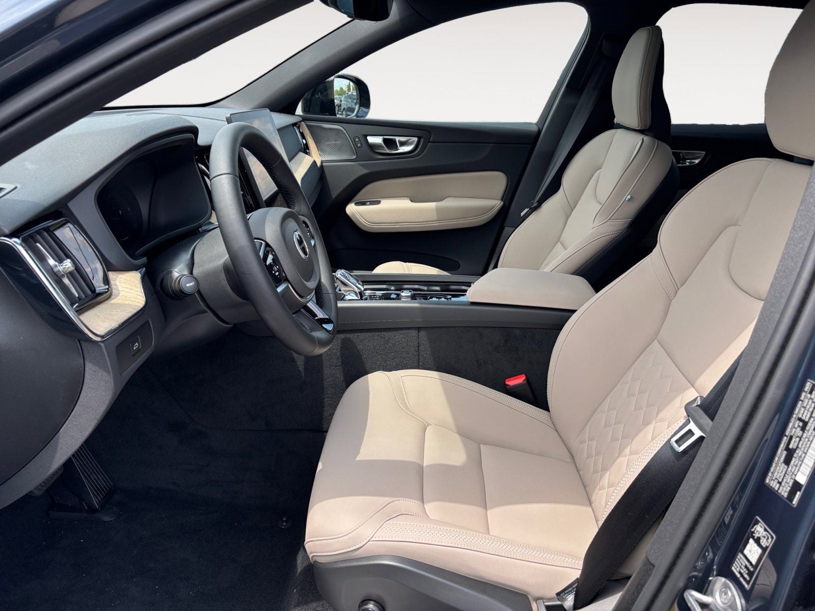 2026 Volvo XC60 B5 Plus