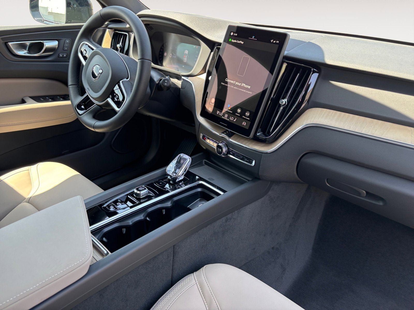 2026 Volvo XC60 B5 Plus