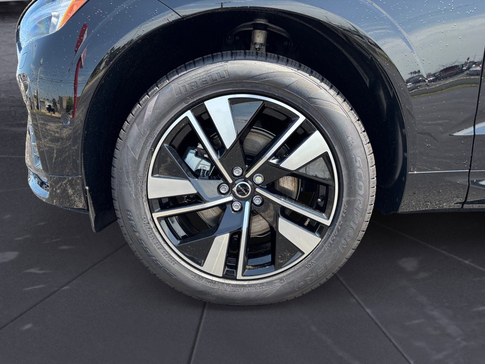 2026 Volvo XC60 B5 Plus