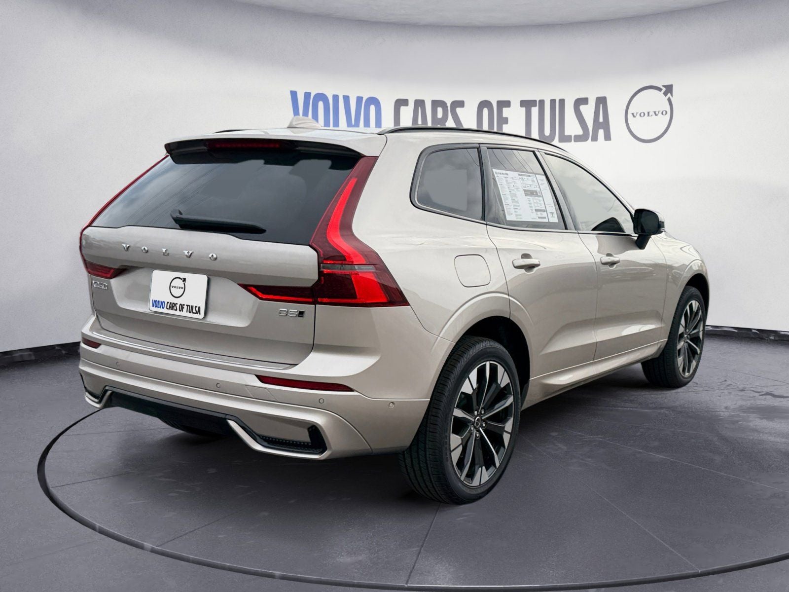 2026 Volvo XC60 B5 Plus