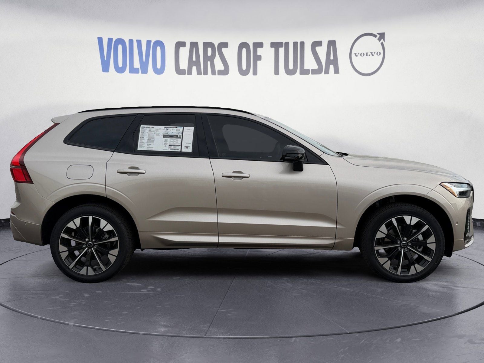2026 Volvo XC60 B5 Plus