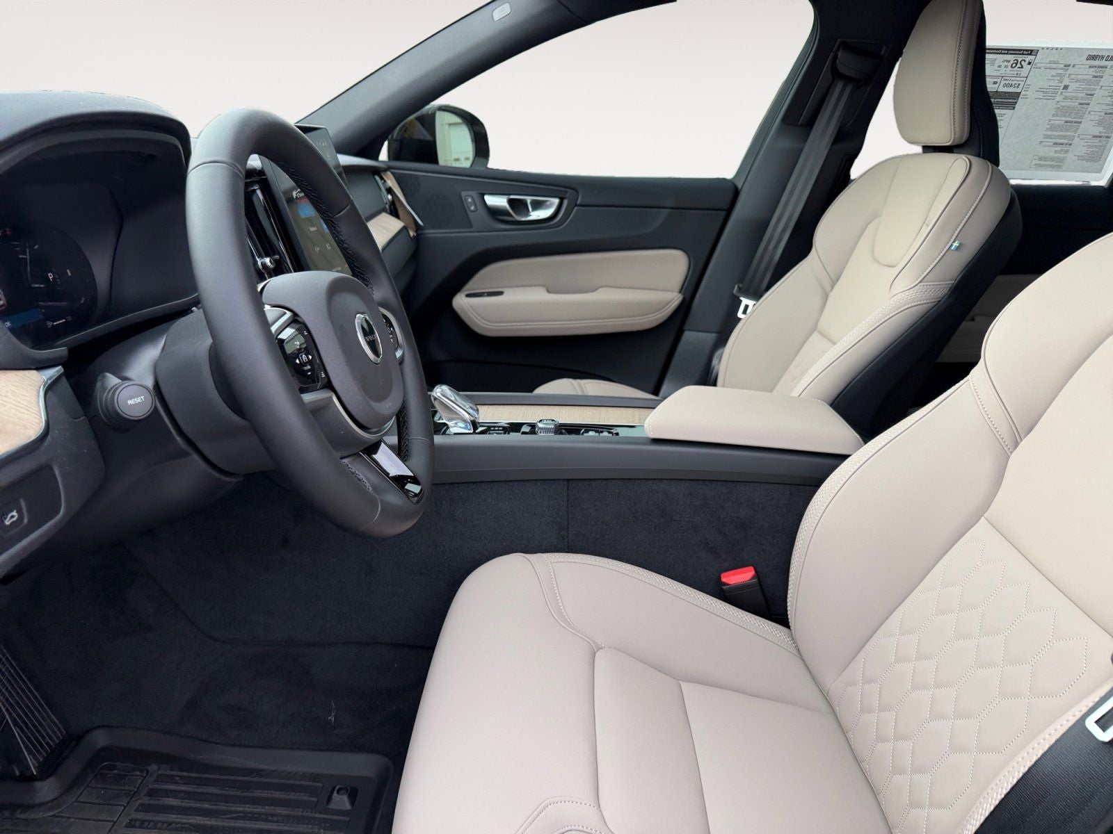 2026 Volvo XC60 B5 Plus