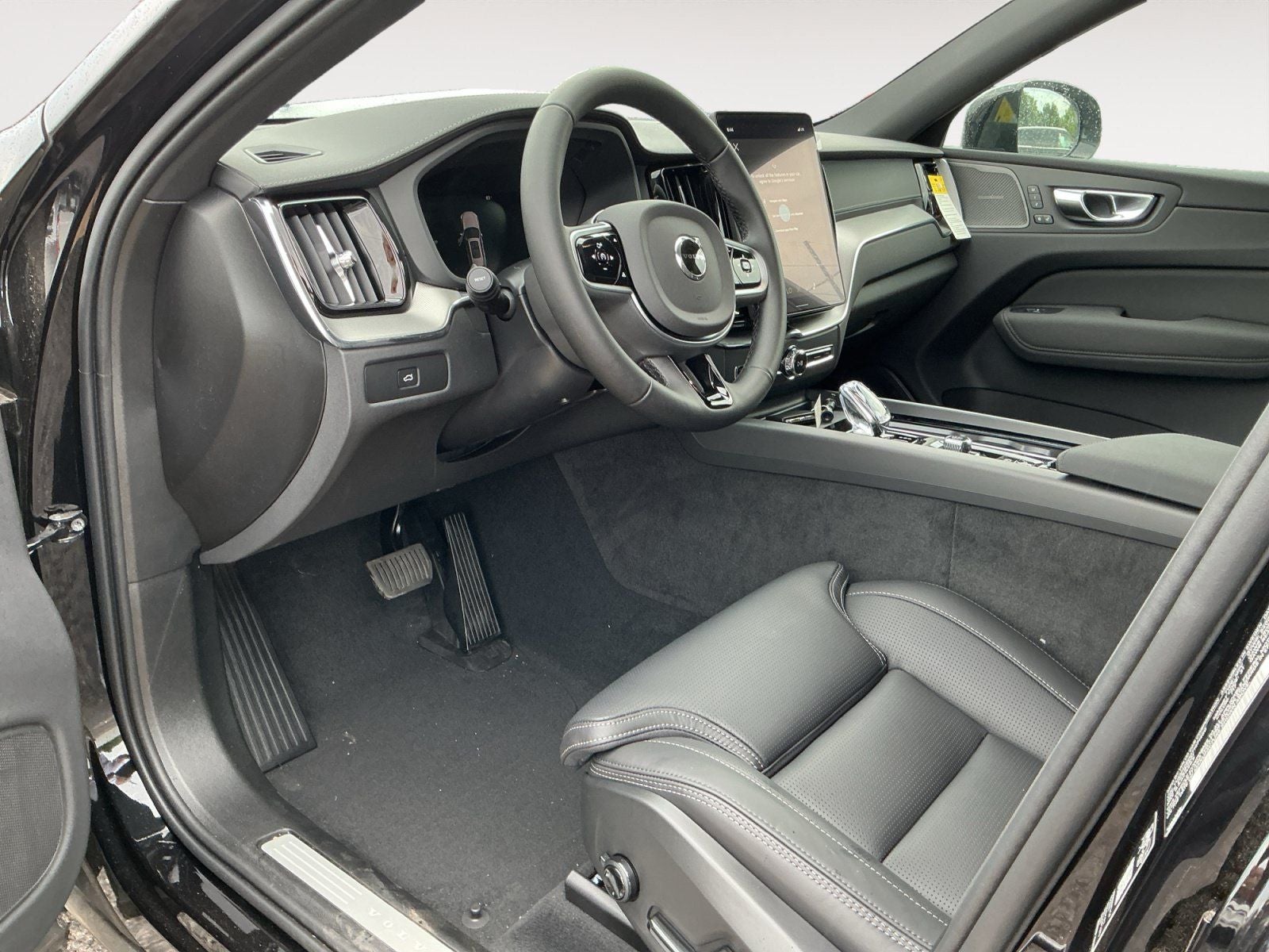 2026 Volvo XC60 B5 Ultra Black Edition