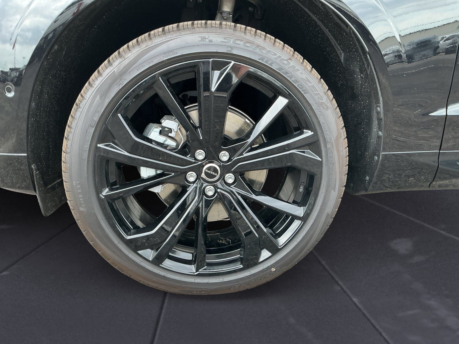 2026 Volvo XC60 B5 Ultra Black Edition