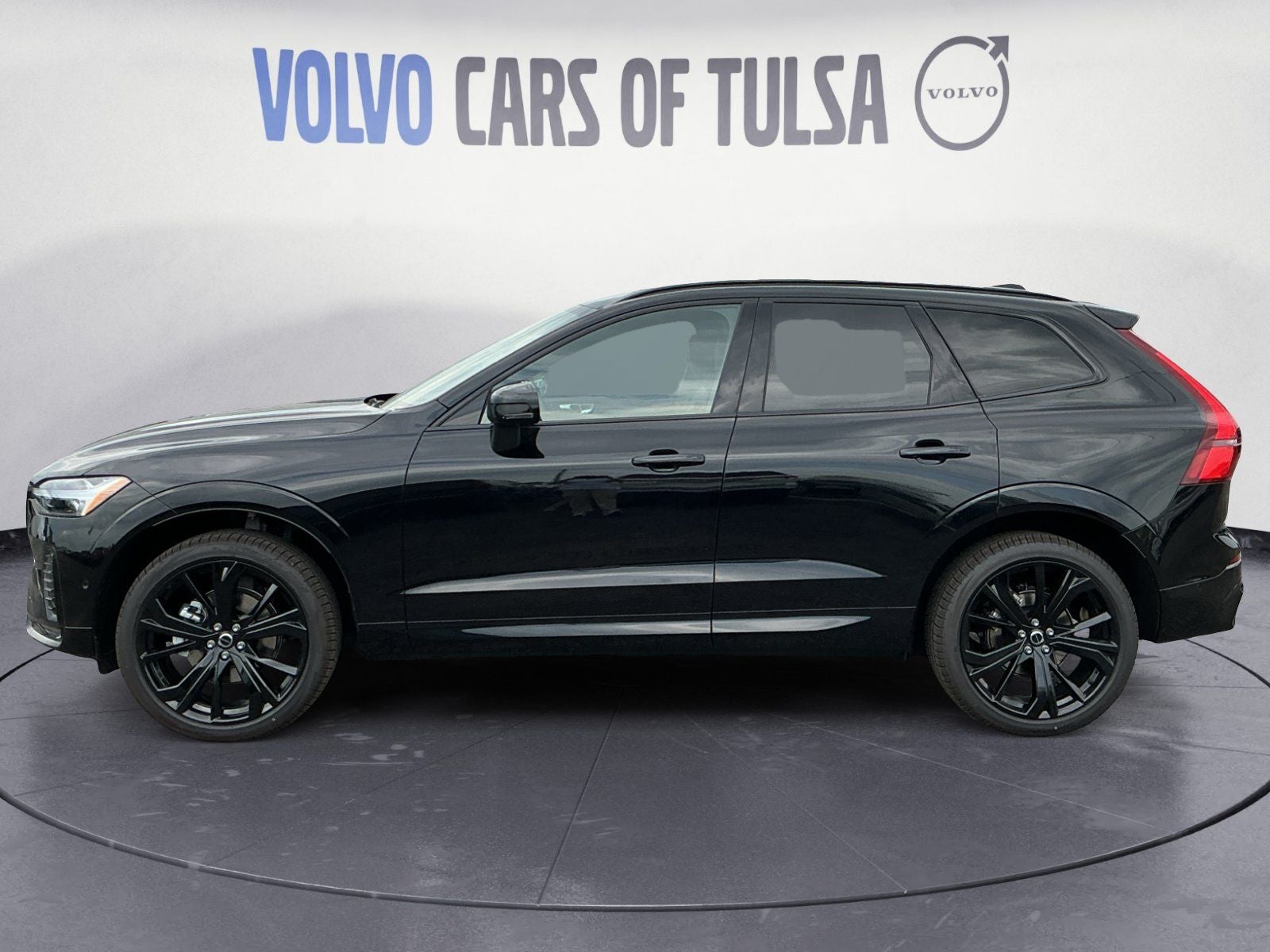 2026 Volvo XC60 B5 Ultra Black Edition