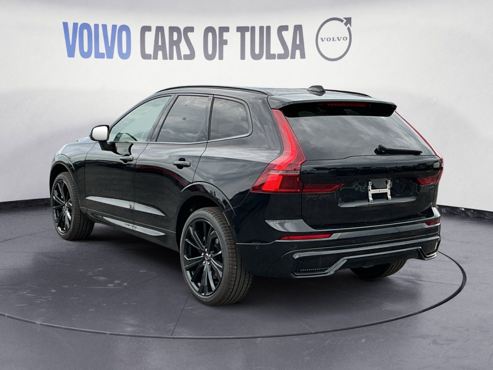 2026 Volvo XC60 B5 Ultra Black Edition