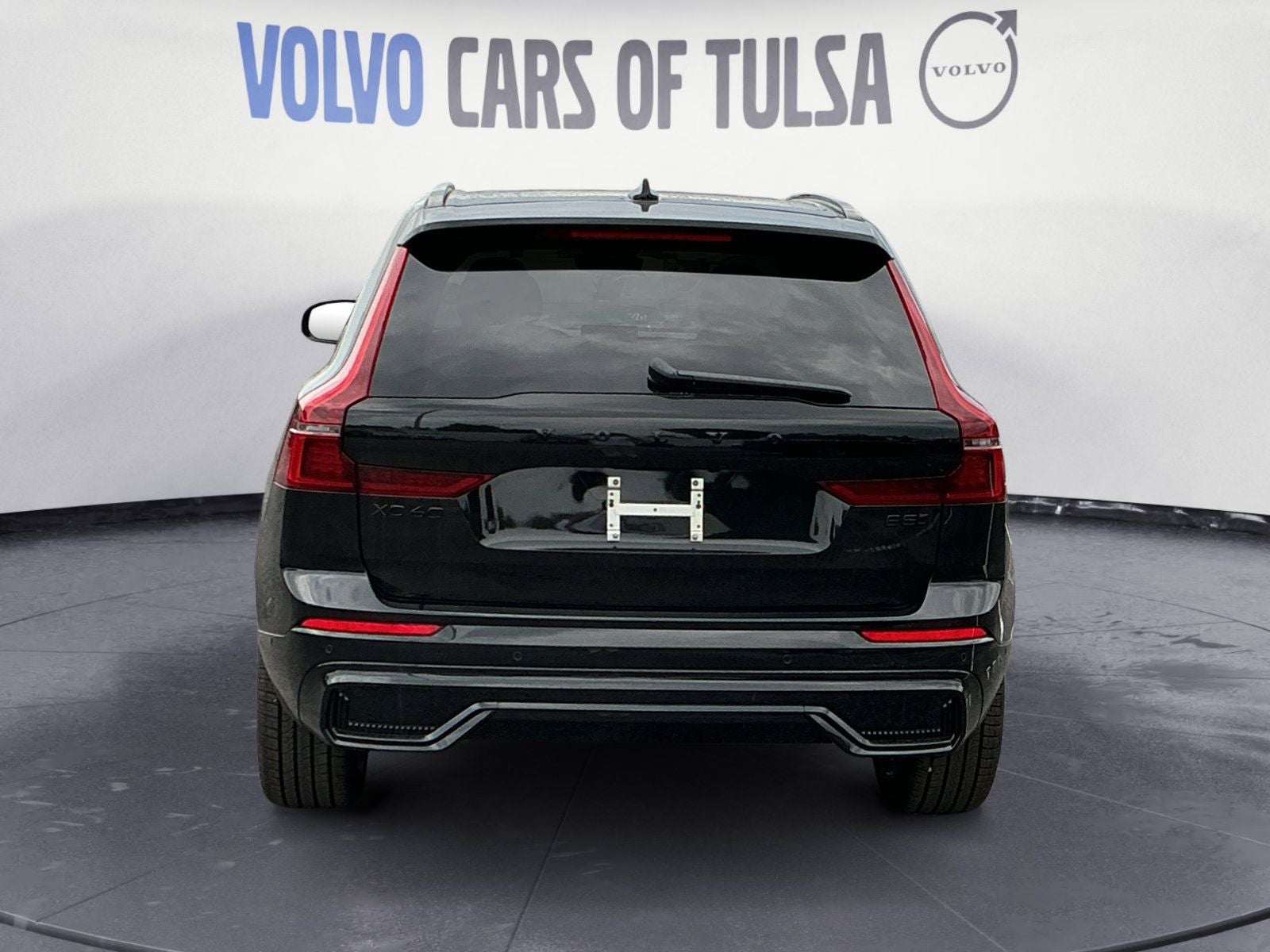 2026 Volvo XC60 B5 Ultra Black Edition