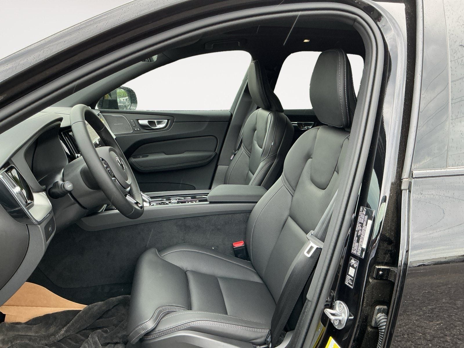 2026 Volvo XC60 B5 Ultra Black Edition