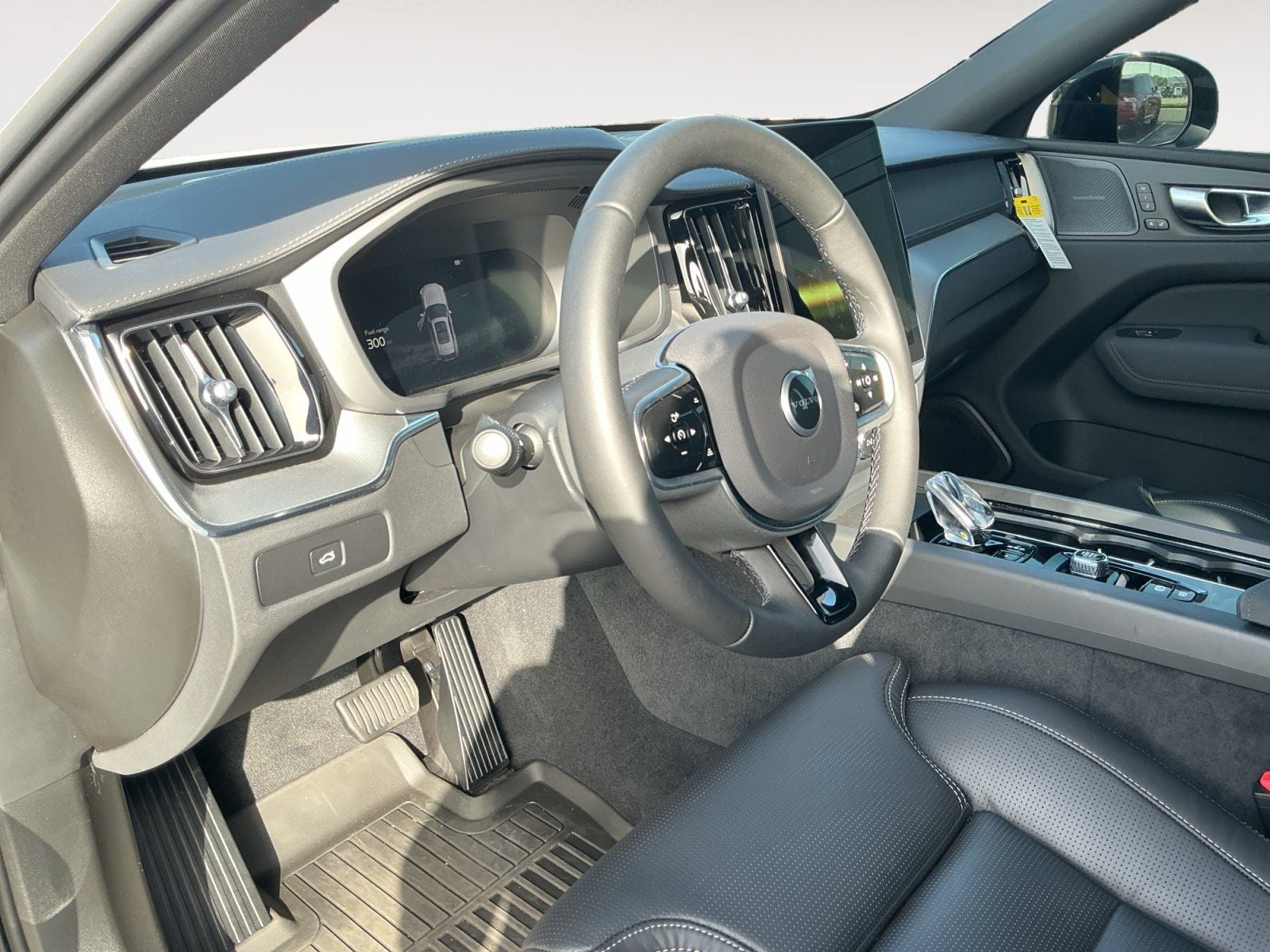 2026 Volvo XC60 B5 Ultra Black Edition