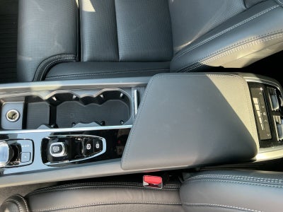 2026 Volvo XC60 B5 Ultra Black Edition