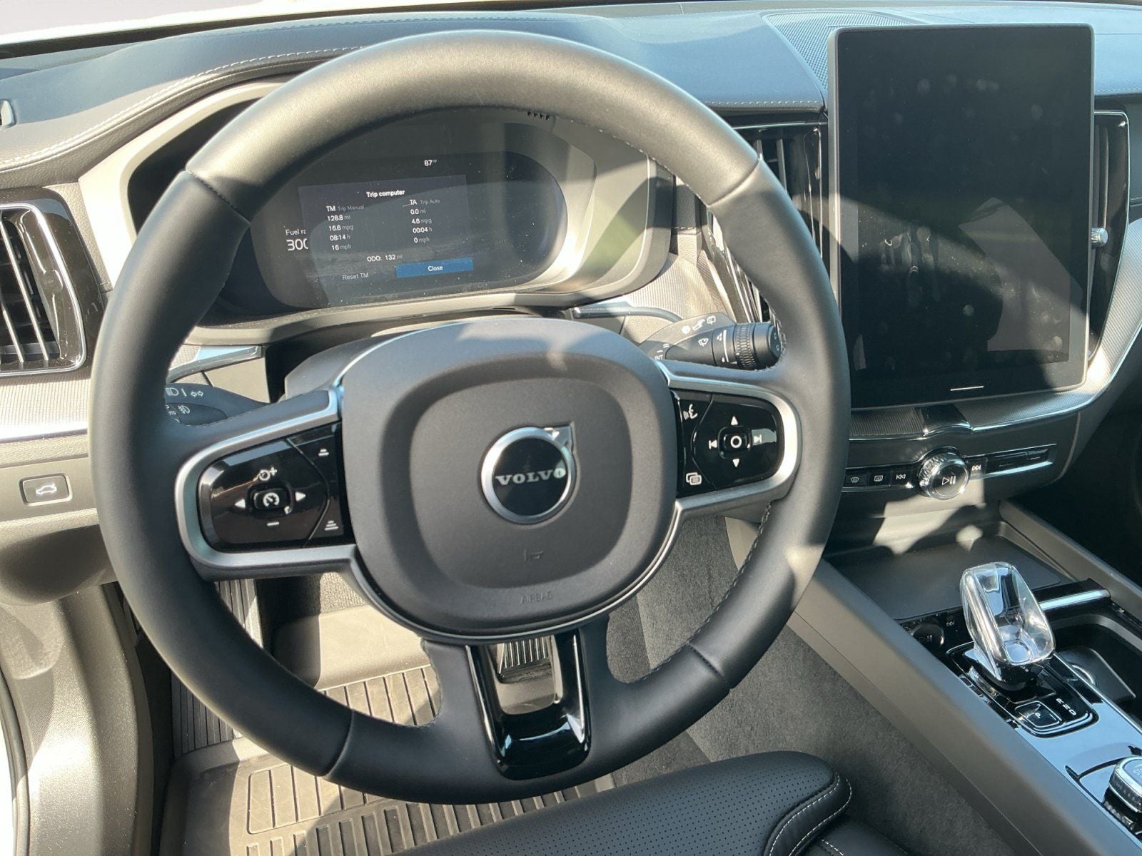 2026 Volvo XC60 B5 Ultra Black Edition