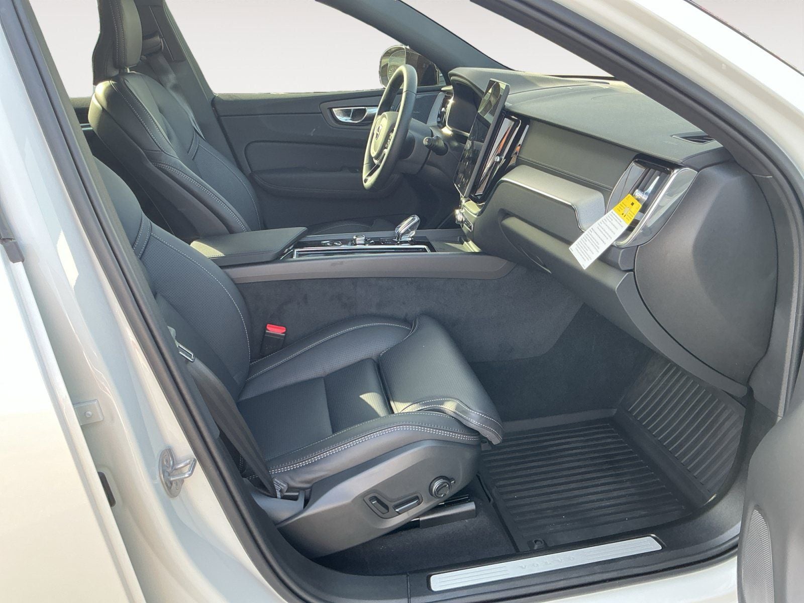 2026 Volvo XC60 B5 Ultra Black Edition