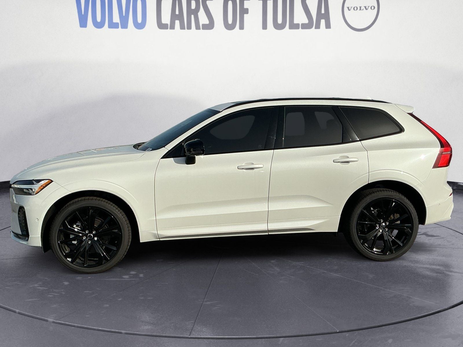 2026 Volvo XC60 B5 Ultra Black Edition