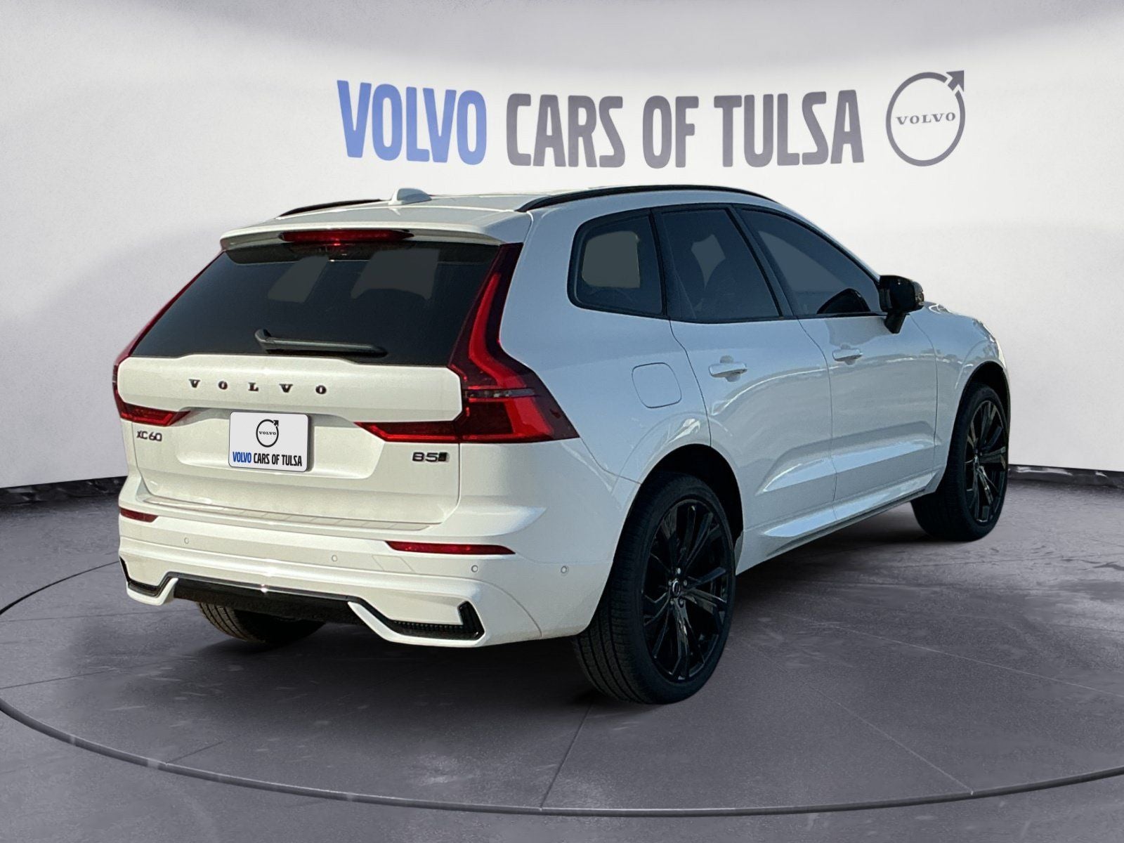 2026 Volvo XC60 B5 Ultra Black Edition