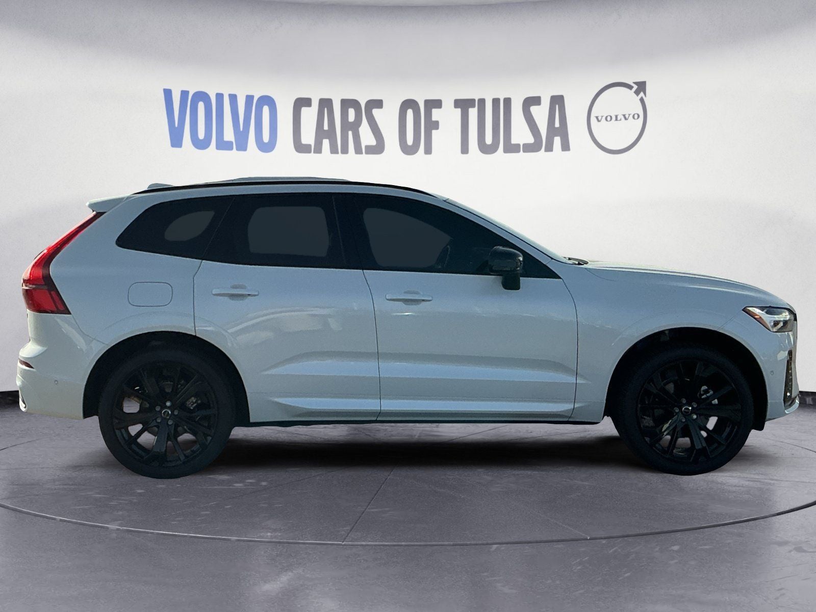 2026 Volvo XC60 B5 Ultra Black Edition