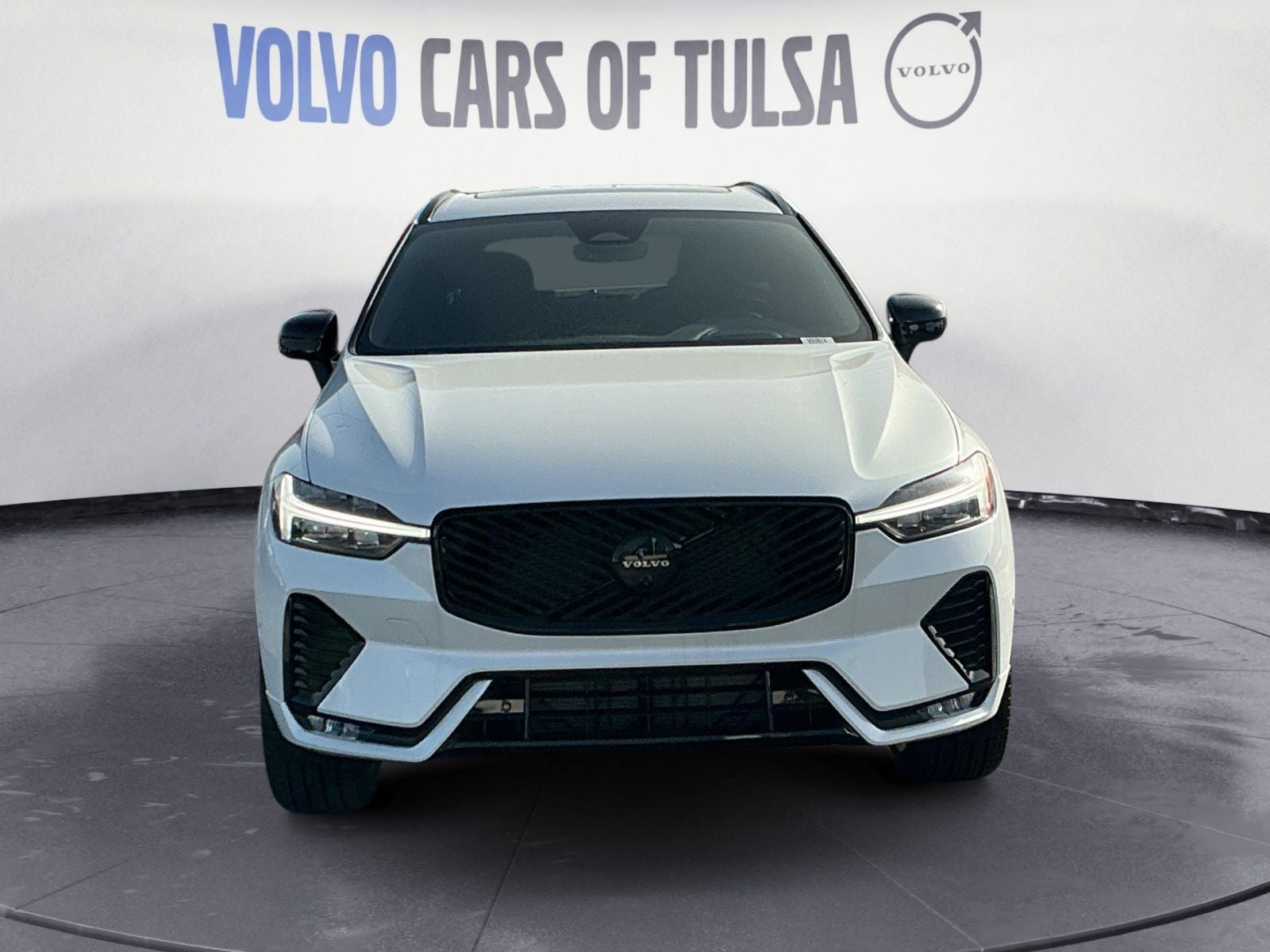 2026 Volvo XC60 B5 Ultra Black Edition