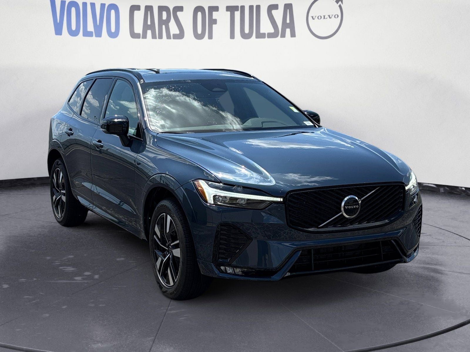 2026 Volvo XC60 B5 Core