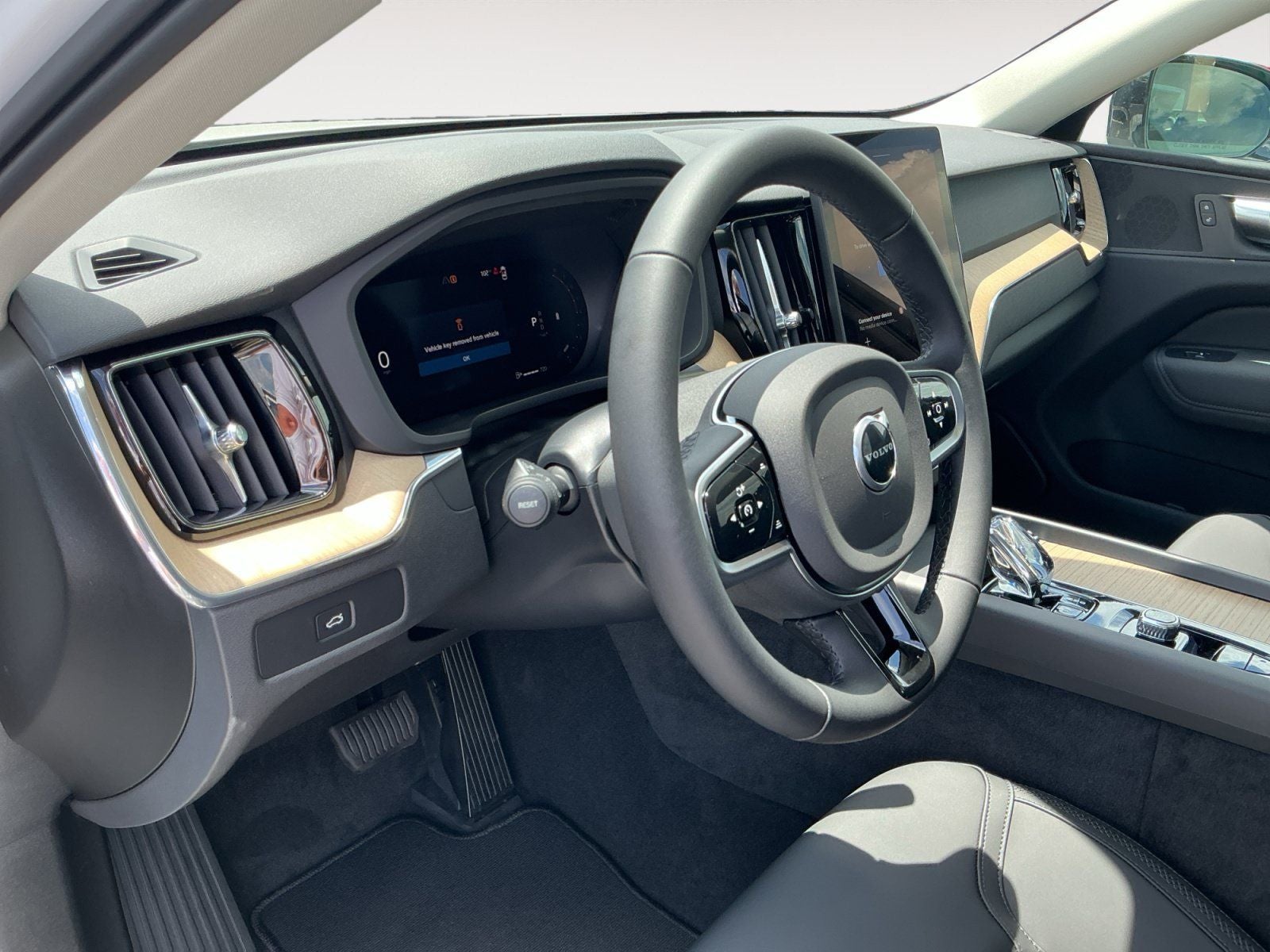 2026 Volvo XC60 B5 Core
