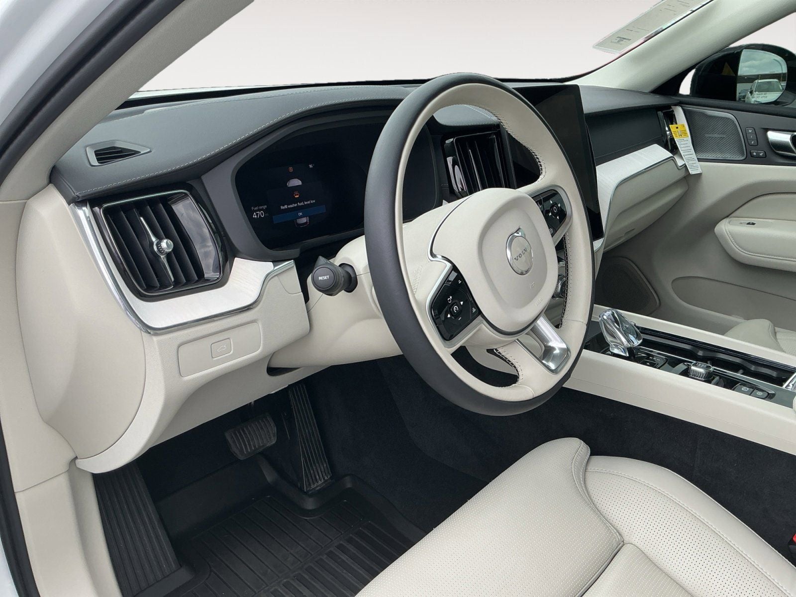 2026 Volvo XC60 B5 Ultra