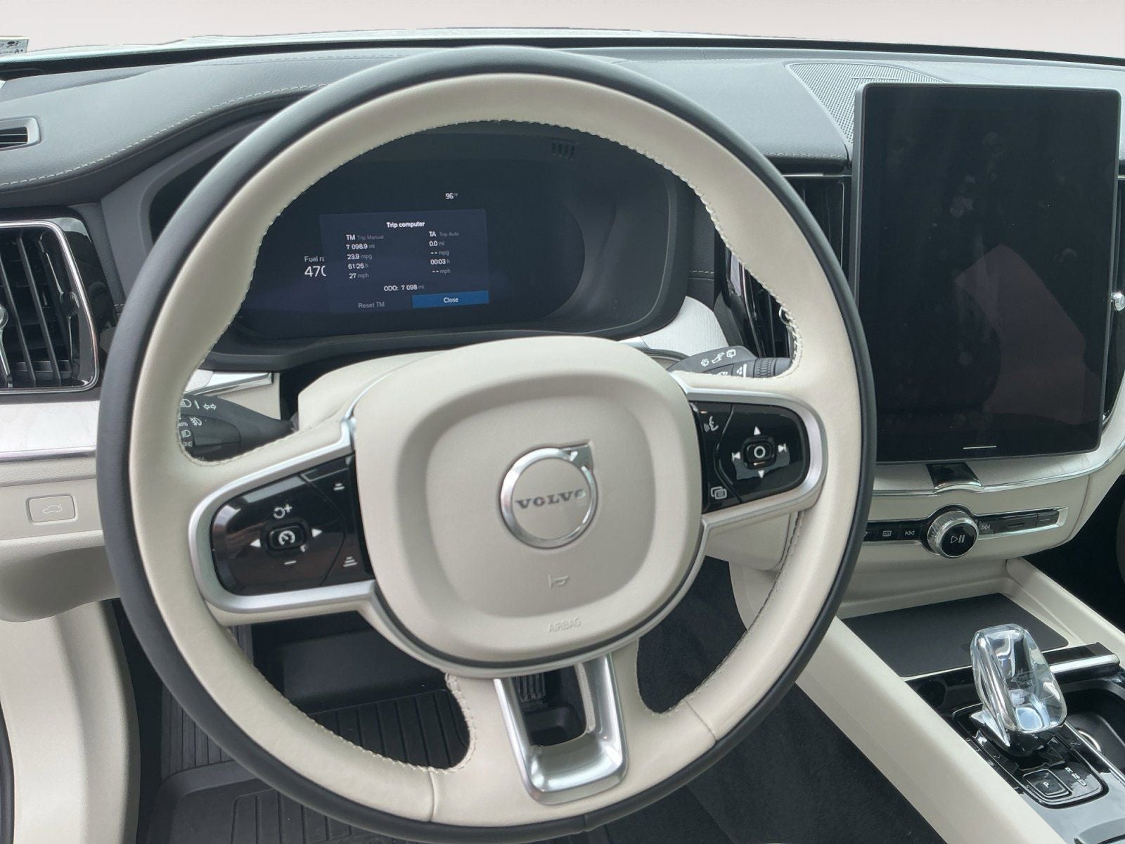 2026 Volvo XC60 B5 Ultra