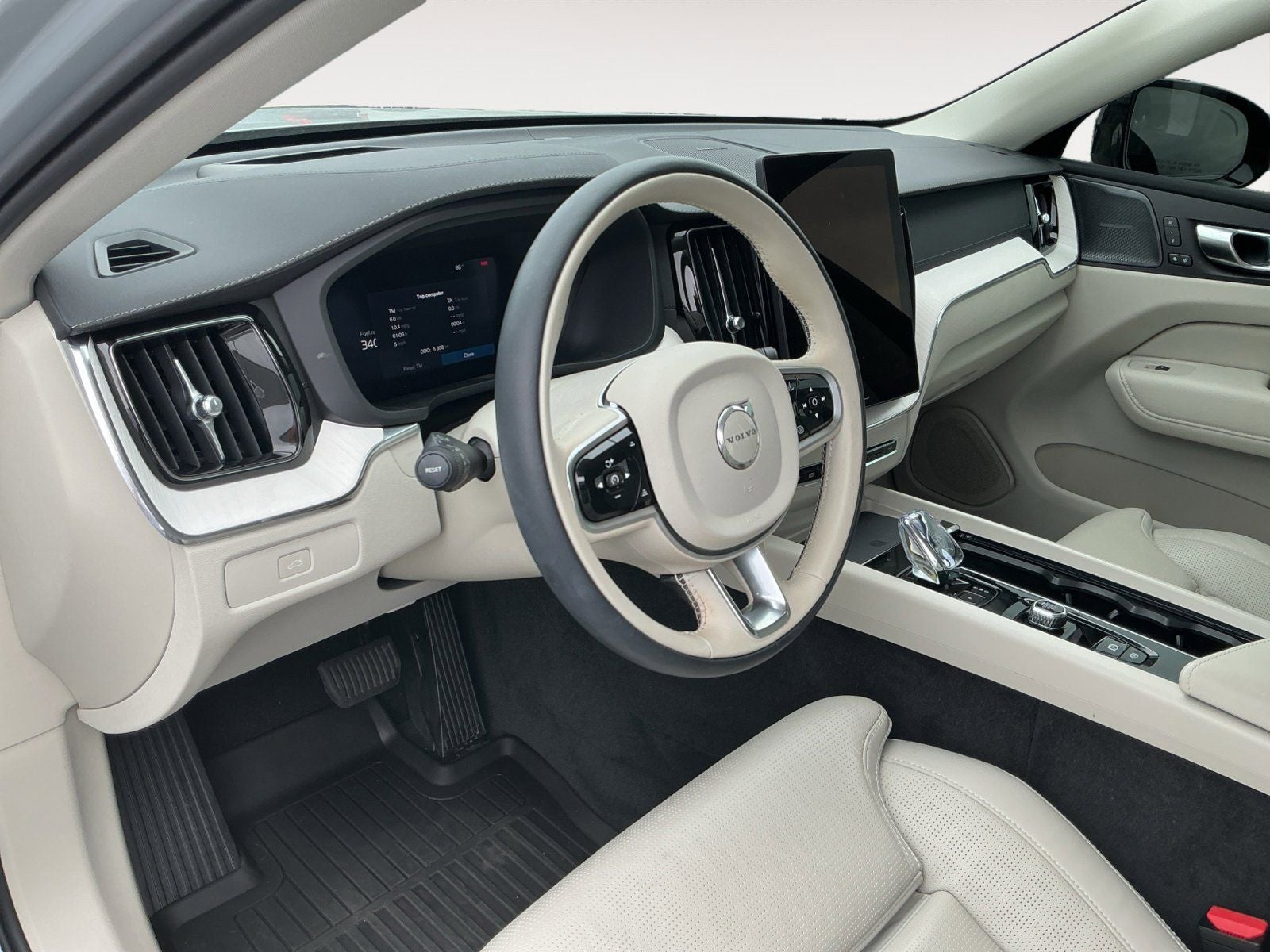2026 Volvo XC60 B5 Ultra