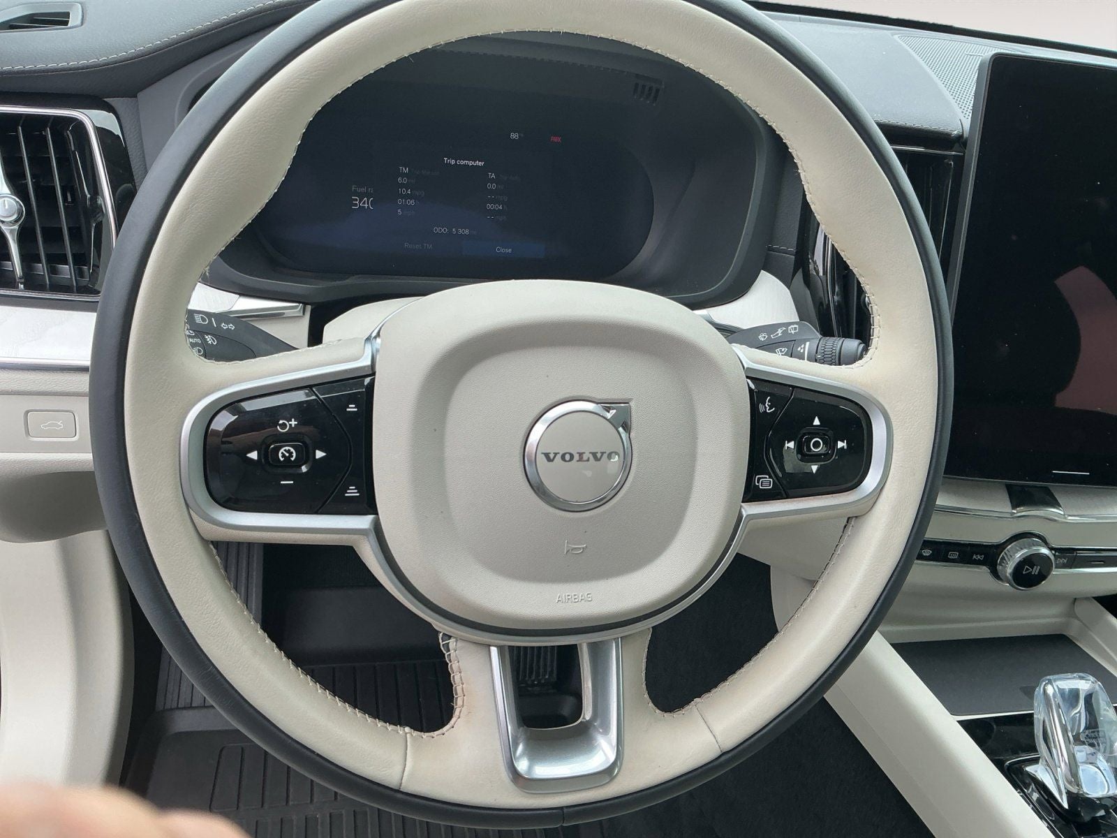 2026 Volvo XC60 B5 Ultra