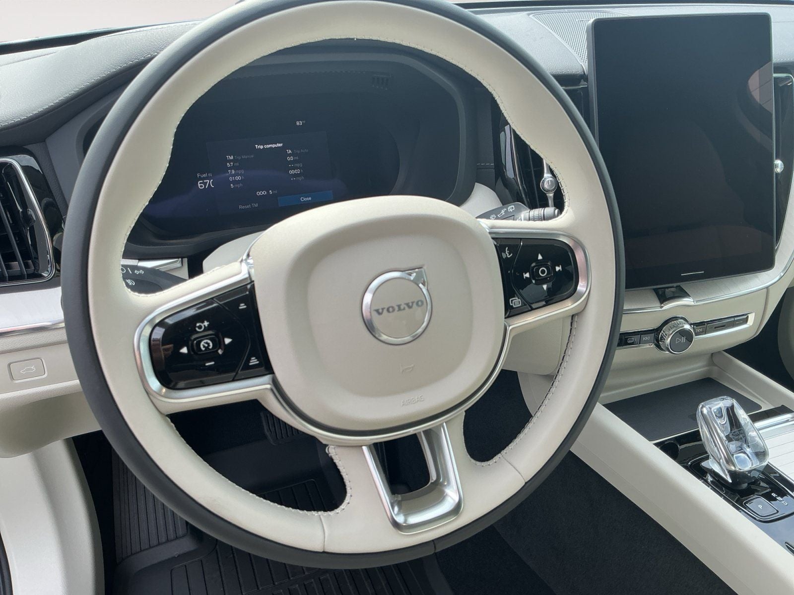 2026 Volvo XC60 B5 Ultra