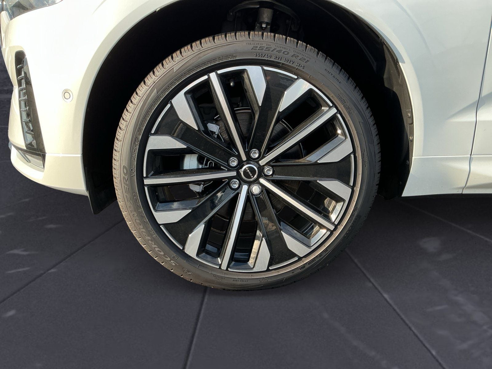2026 Volvo XC60 B5 Ultra