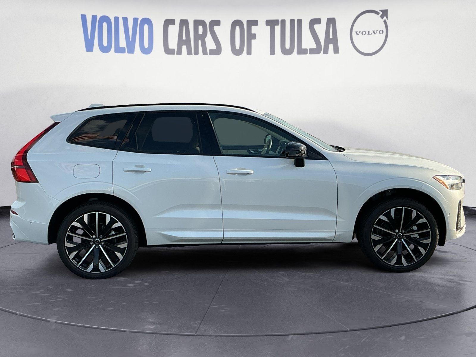 2026 Volvo XC60 B5 Ultra