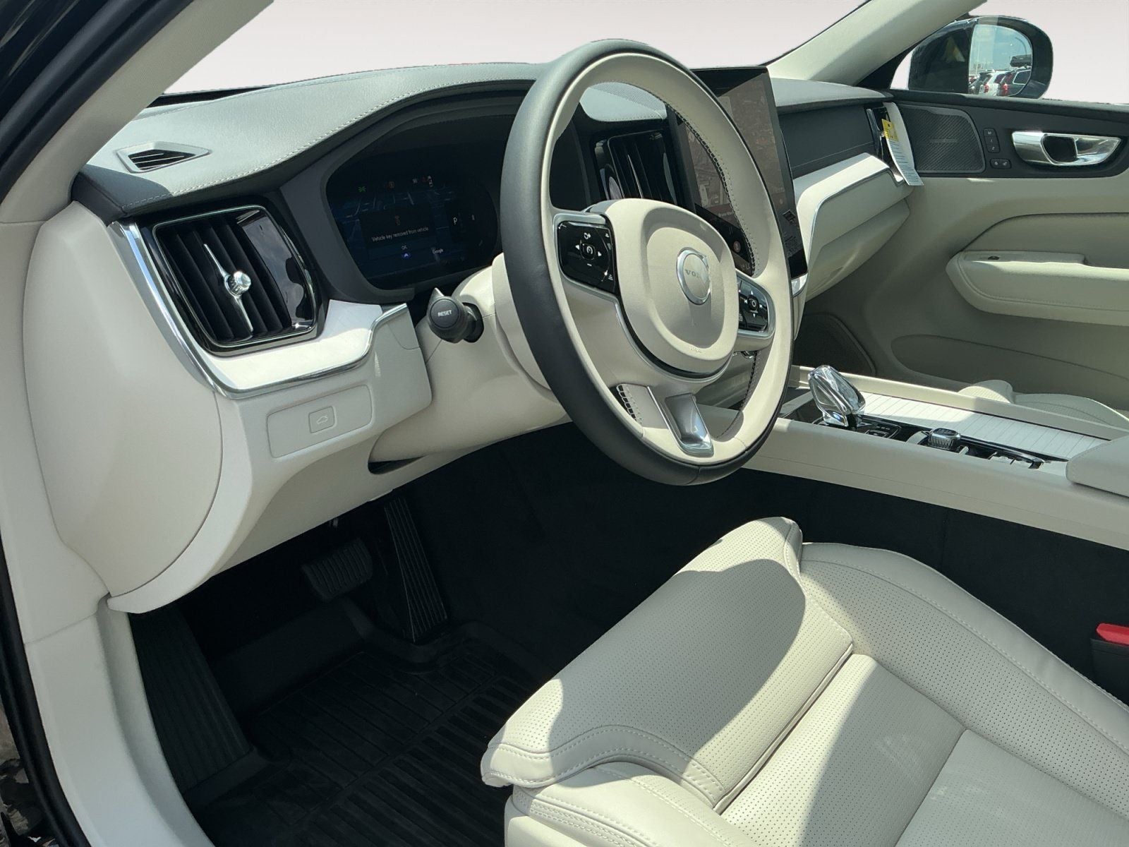 2026 Volvo XC60 B5 Ultra