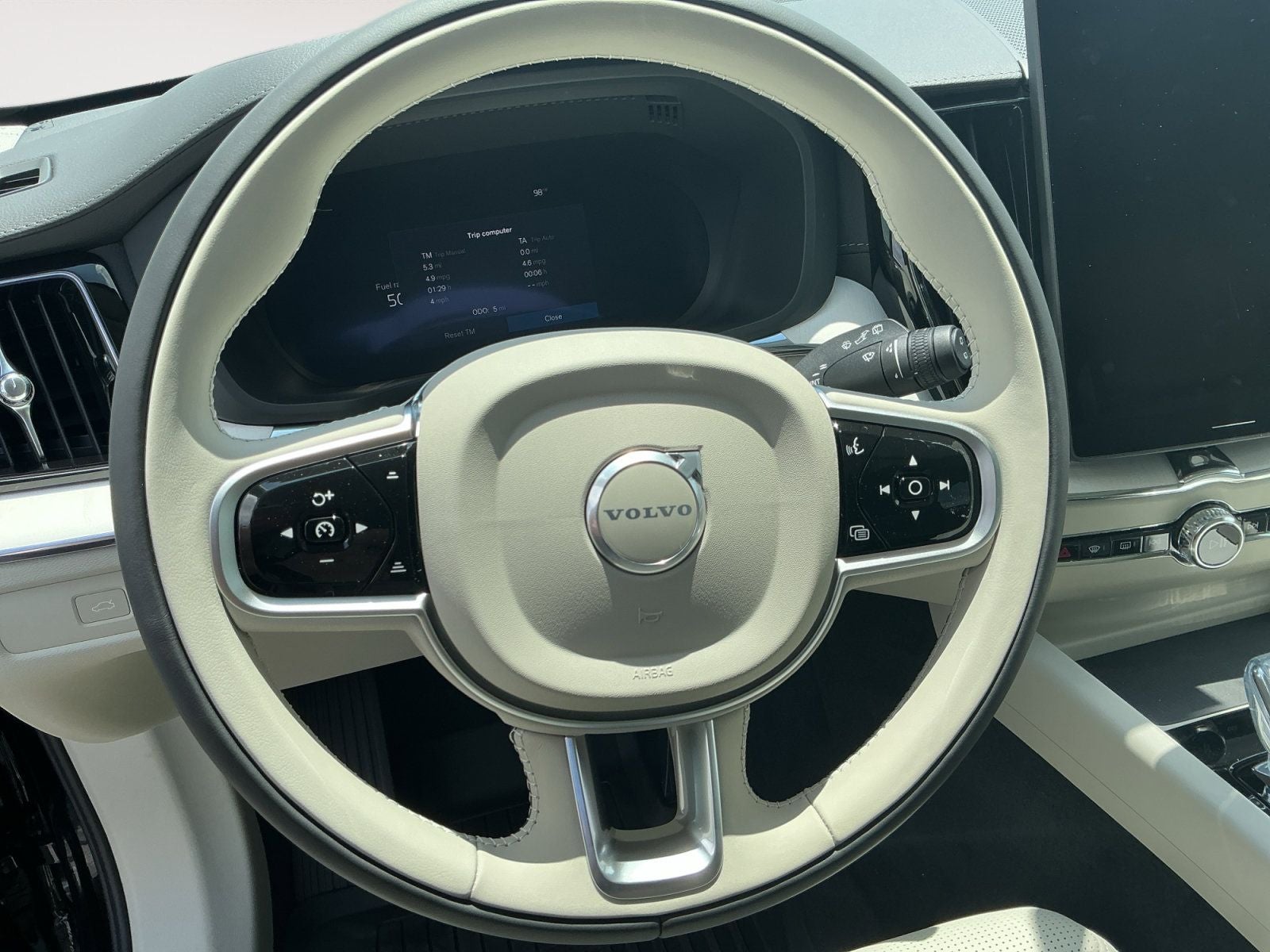 2026 Volvo XC60 B5 Ultra