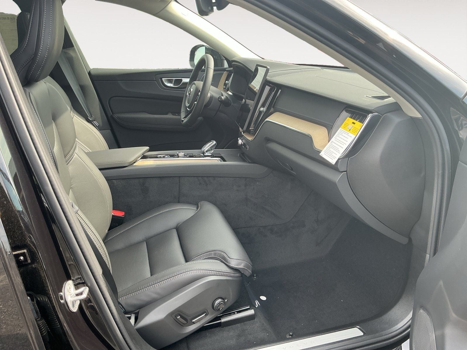 2026 Volvo XC60 B5 Ultra