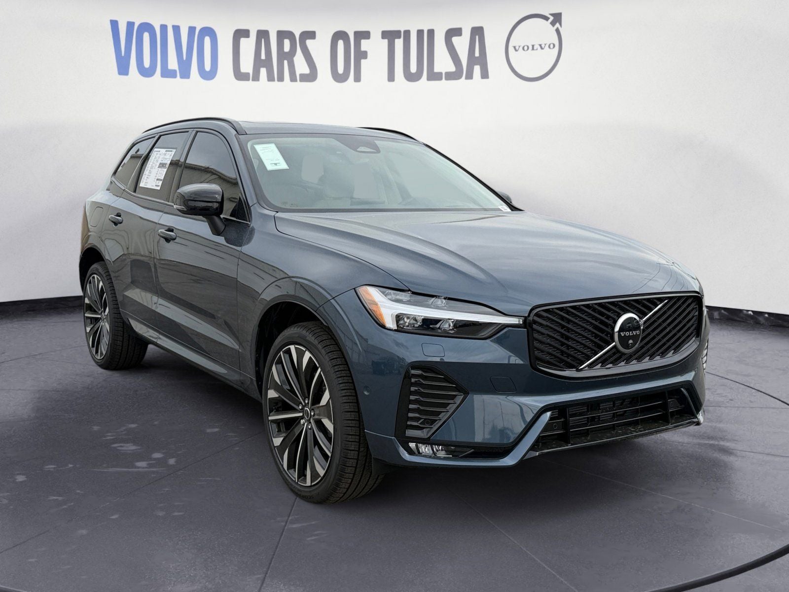 2026 Volvo XC60 B5 Ultra