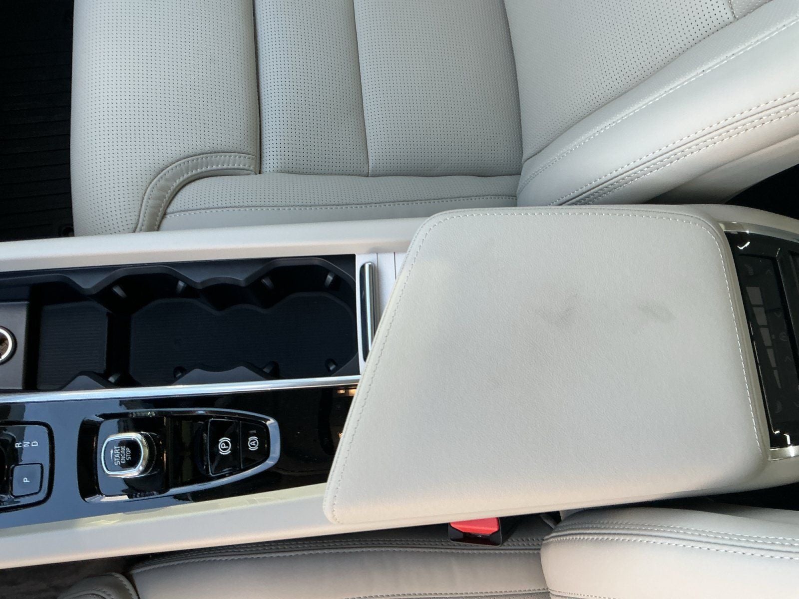 2026 Volvo XC60 B5 Ultra