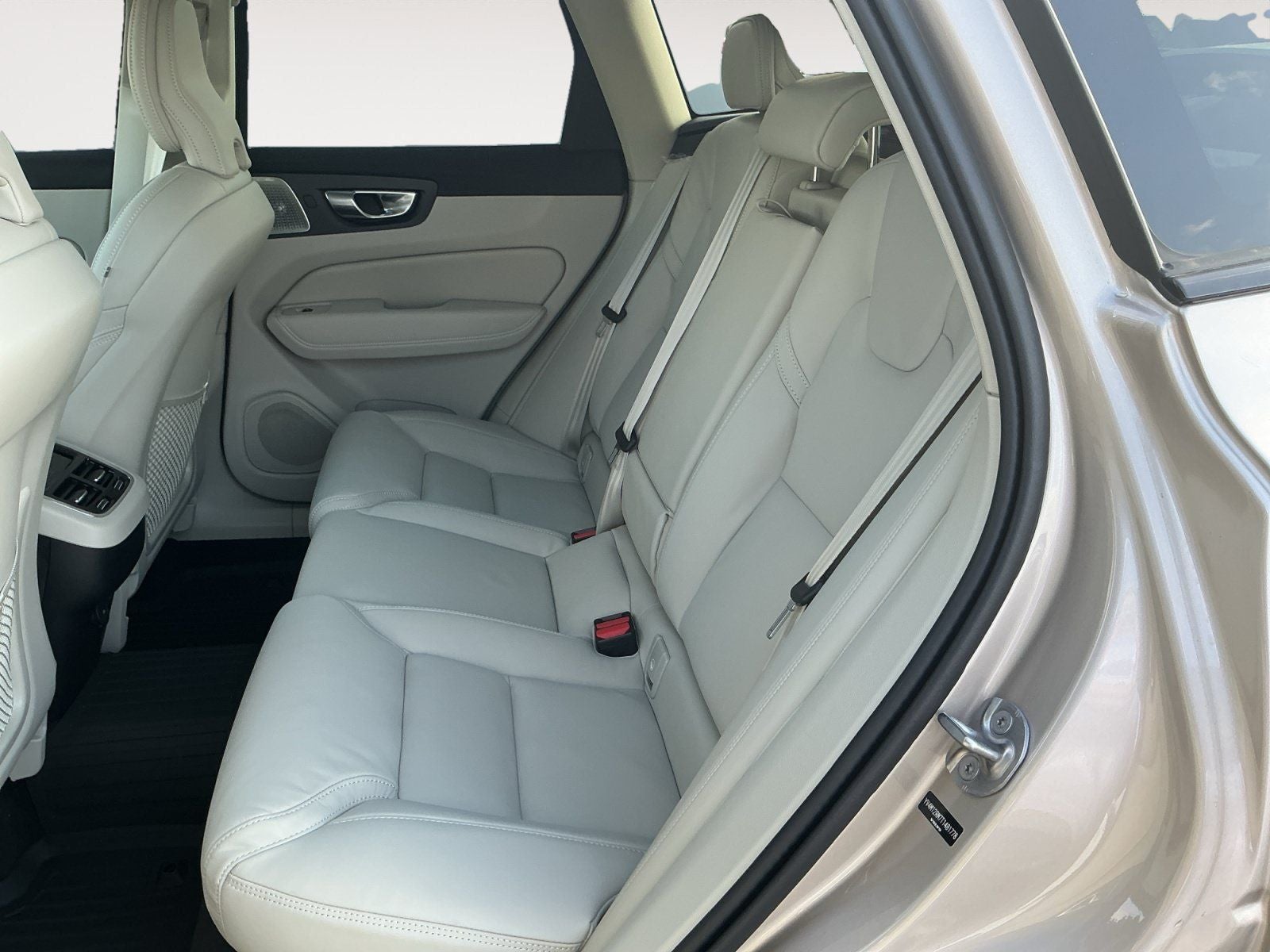 2026 Volvo XC60 B5 Ultra