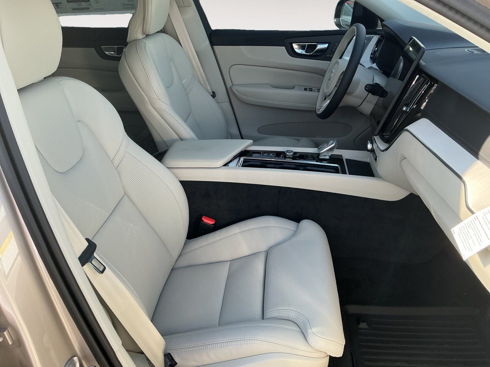2026 Volvo XC60 B5 Ultra